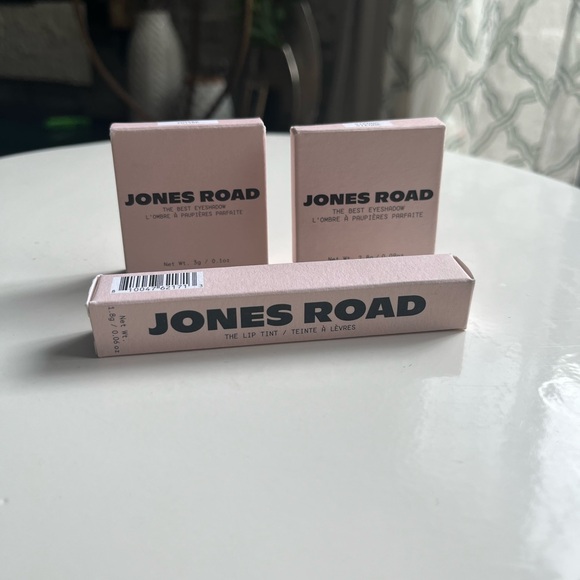 Jones Road Makeup Bundle! SUMMER FAVES - Picture 1 of 4